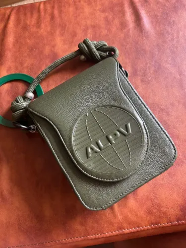 Bolsa Alexandre Pavão em couro