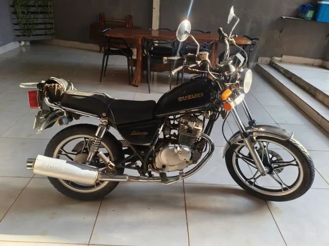 Suzuki Intruder 2500, 00