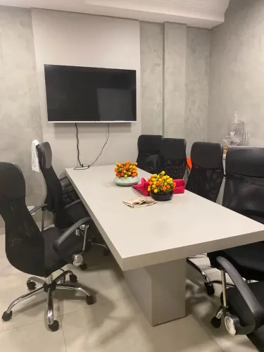MESA PARA ESCRITÓRIO COM PAINEL