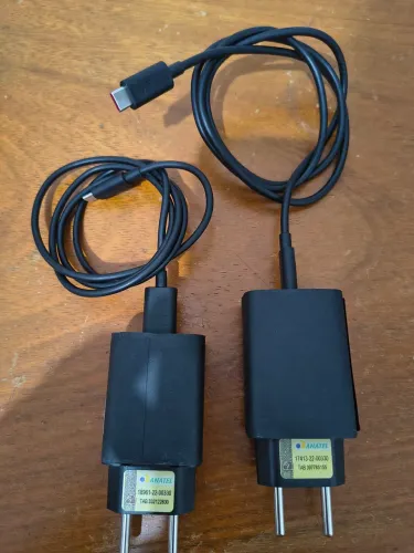 Dois carregadores Motorola, original.