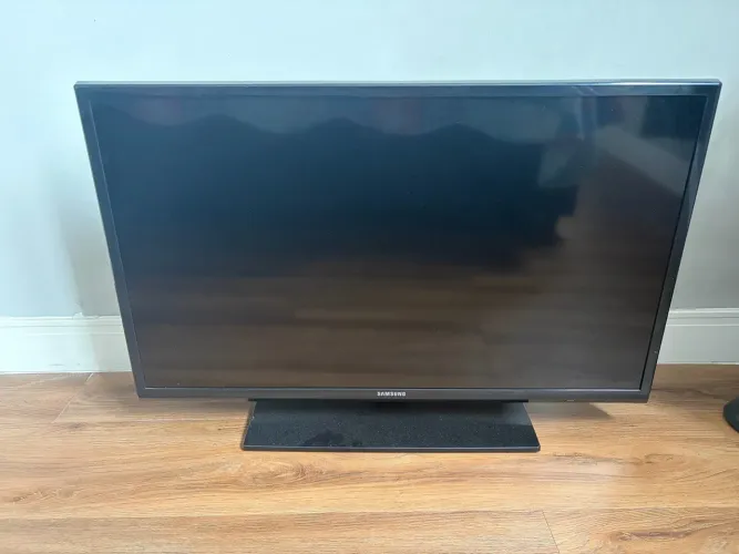 Tv Samsung 32 polegadas, funcionando normalmente.