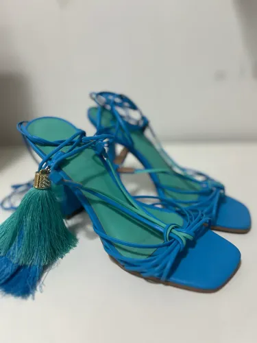 Sandália super elegante - Marca - Dona Flor