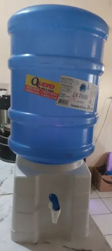 Suporte de água com galão 
