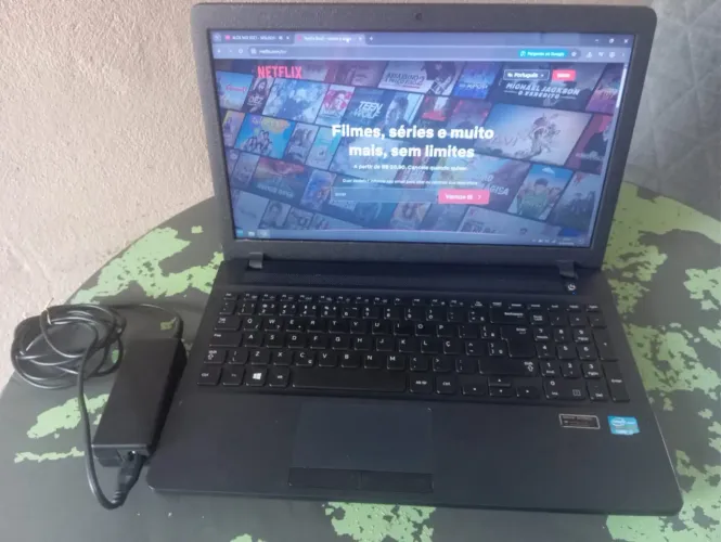 Notebook Samsung / 8 GB memoria / tela 15.6 Led / HDMI