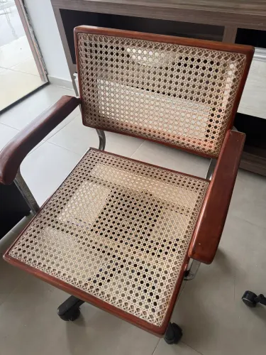 Cadeira Secretaria de Palhinha - com Madeira maciça e super elegante