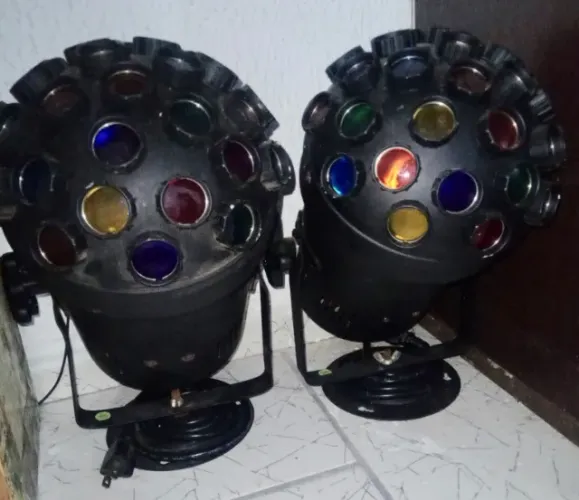 Jogo de luzes DMX funciona com a batida da musica