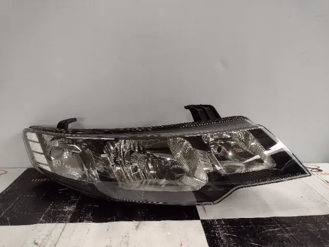 Farol kia cerato 2009/2012 direito