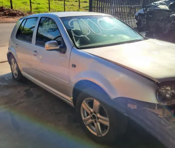 SUCATA GOLF 2004 1.6 8V GASOLINA 