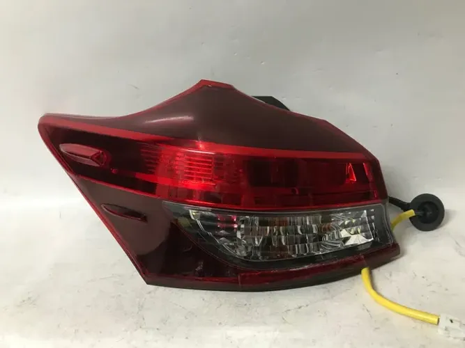 Lanterna Yaris hatch led fume