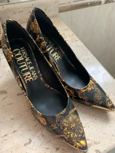 Sapatos scarpam Salto Alto Dourado Versace