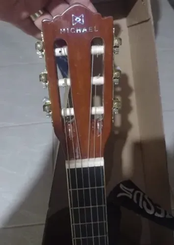 Violão novo na caixa