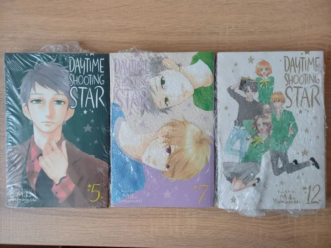 Mangá Daytime Shooting Star (Hirunaka no Ryuusei) vol. 5, 7 e 12