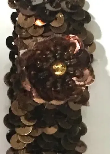 2 pulseiras artesanais de lantejoulas com pequenas missangas