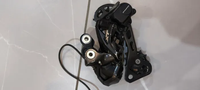 Câmbio traseiro XT, DI2, 11Velocidades.