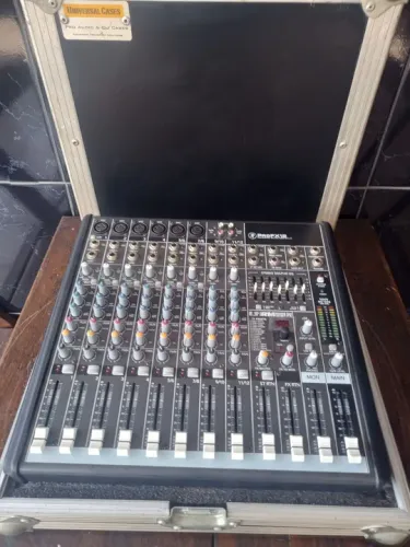 Mesa de som Mackie Profx12 canais 