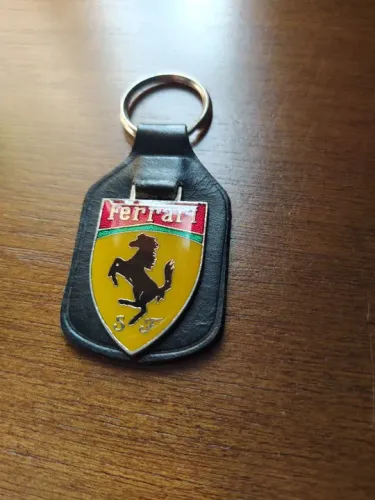 Chaveiro antigo Ferrari couro