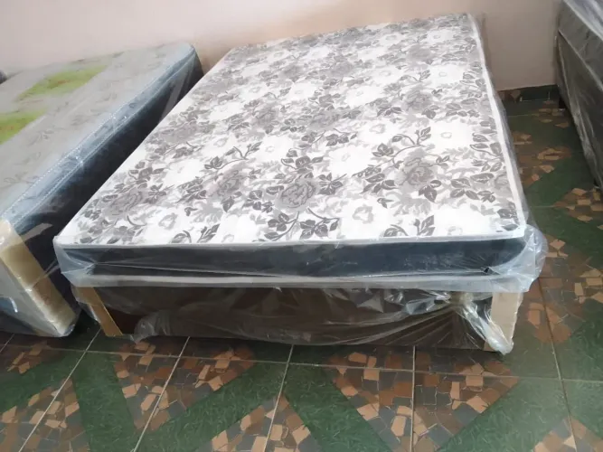 Cama box casal D-33 14cm: base e colchão.