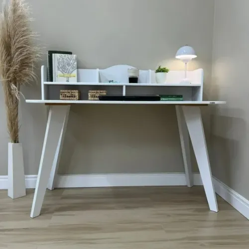 "Elegância Retrô em Oferta: Escrivaninha Sofia com Nichos, 100% MDF"