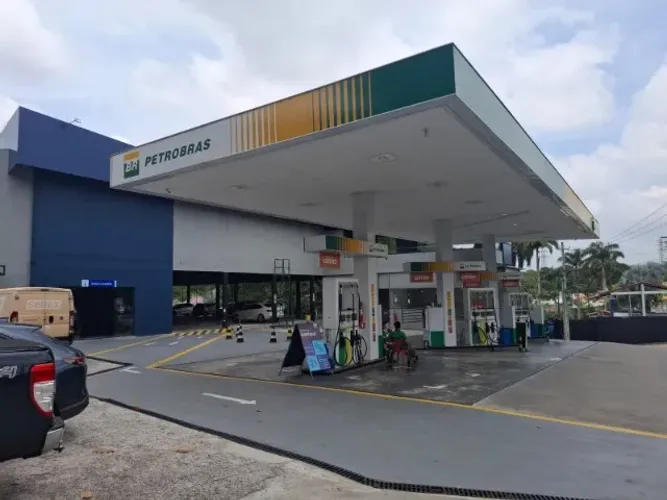 Centro COMERCIAL /  INDUSTRIAL no V8 R$ 35.000.000,00