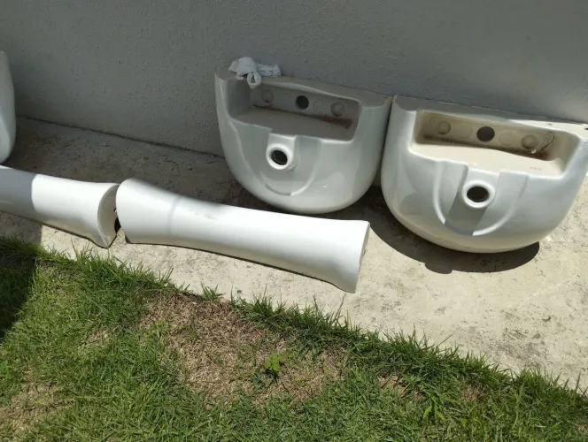 Cubas e pias para banheiro louça branca novas, cada conjunto 250,00