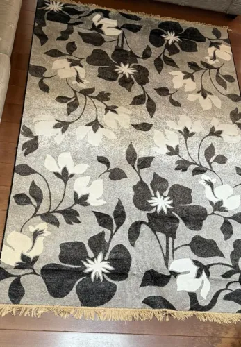 Tapete Grande Cinza Com Flores em Chumbo e Branco 30cmx20cm