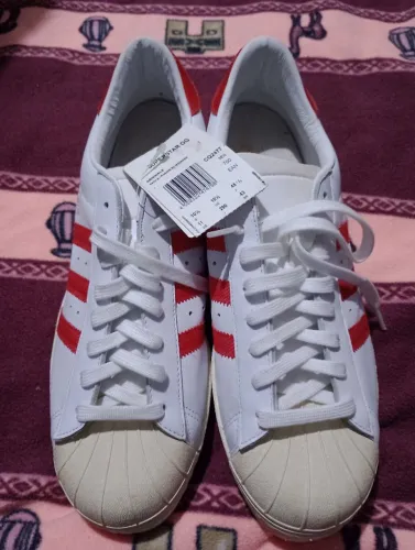 Tênis Adidas Superstar OG Branco com Listras Vermelhas