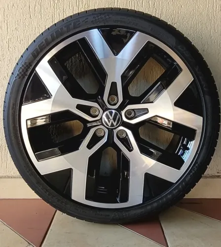 Pneus Delinte DS7 SPORT 235/35/r19 4 pneus semi novo !