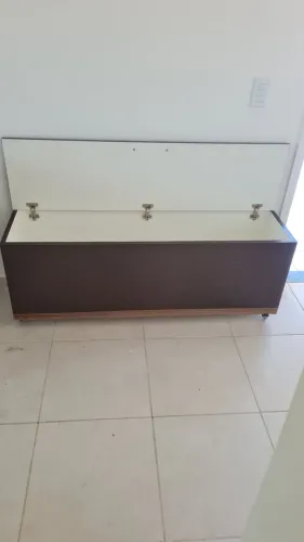 Baú versátil com rodinhas