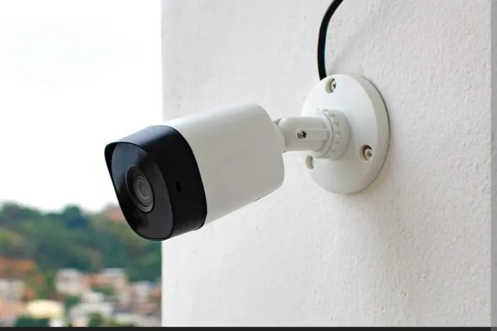 Instalação e manutenção de câmeras de segurança