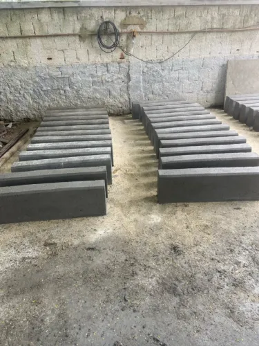 Meio fio de concreto