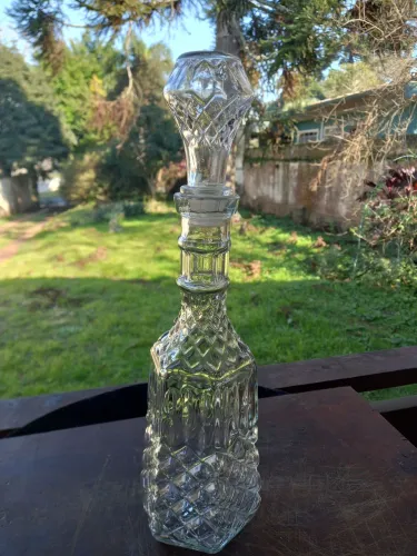 Garrafa antiga de vidro