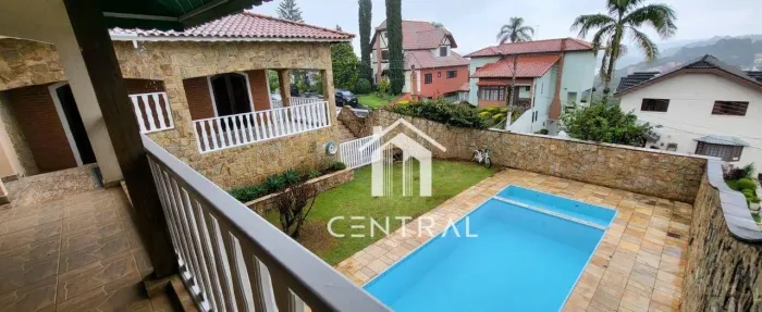 Casa para locação - Condomínio Country Club Aruja - 5 Dormitórios - 3 Suítes - 4 Vagas - A