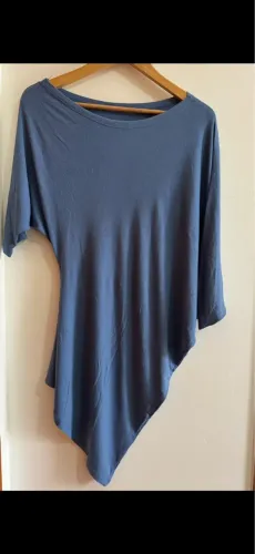 Blusinha feminina em malha, na cor azul, tamanho M