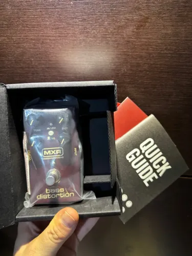 Pedal de Distorção MXR Bass Distortion zero na caixa 