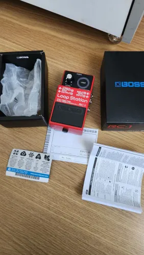 Pedal Loop Station Boss RC-1 na caixa  