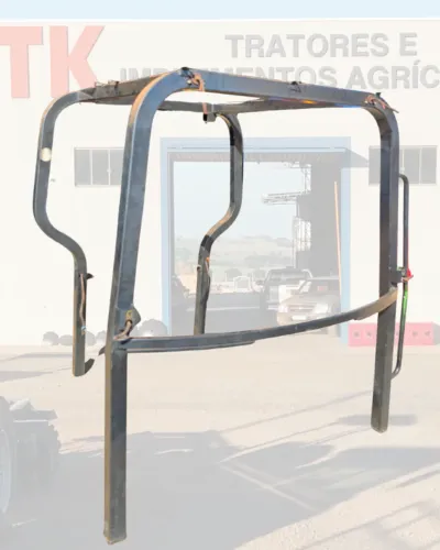 cod. 1301 ARMAÇÃO DA CAPOTA JOHN DEERE 6300 - Tk Tratores Nova Andradina-MS