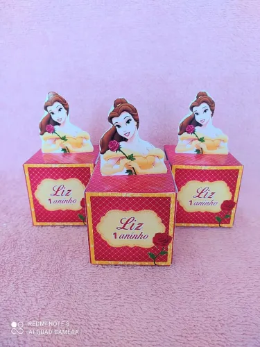 Caixinhas personalizadas A Bela e Fera pra festa de aniversário 