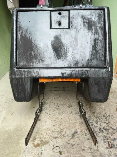 Vendo baú 145L completo com aranha suporte e alongador 