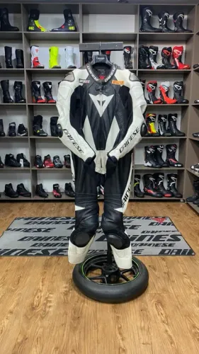 Macacão Dainese Laguna Seca 5 Pró Perfurado Peça Única Tamanho 50 Eur Seminovo