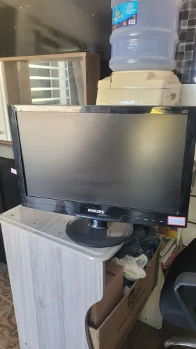 Monitor Philips médio ( com defeito )
