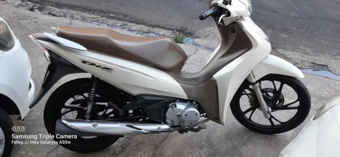 Honda Biz 125cc Branca 2021/2021. WJ Veículos.