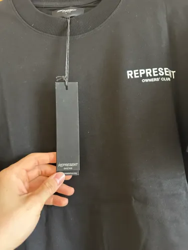 Camiseta Represent - Preta