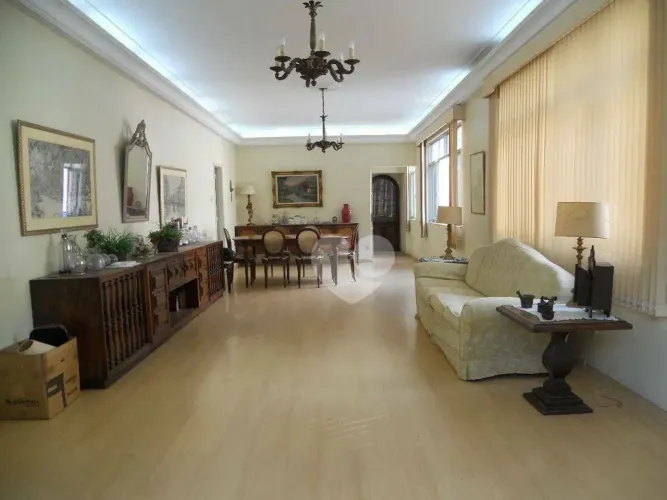 Apartamento com 4 quartos e 2 vagas cobertas.
