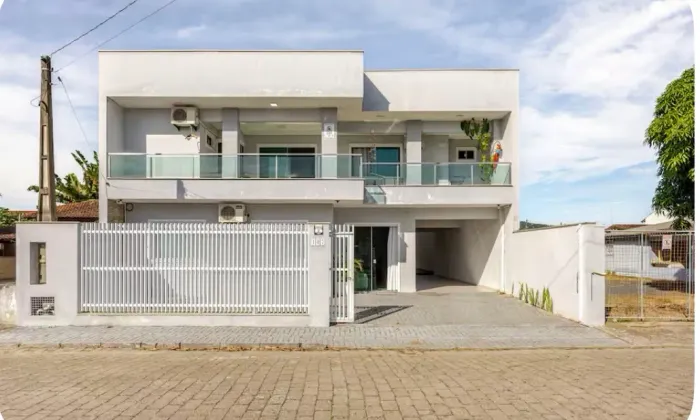 Piscina curta o Beto Carrero e a praia.casa com piscina