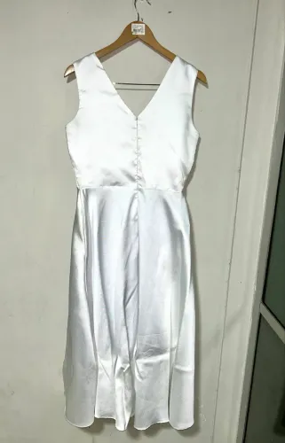 Vestido Branco Acetinado Midi/Longo - Tamanho M (38/40)