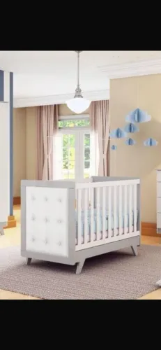 Berço Infantil Rertrô com Capitonê - Branco Brilho com Cinza