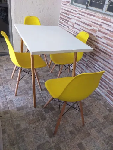 Mesa de cozinha com 4 cadeiras