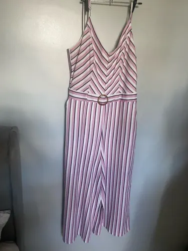 Macacão lilás - Tamanho M 