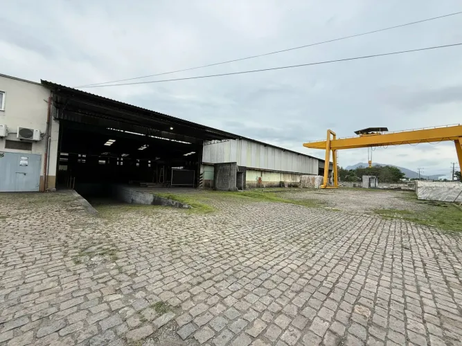 Imóvel para aluguel e venda possui 2.500 metros quadrados em Civit I - Serra - ES