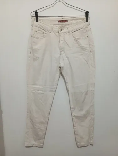 calça jeans branca da yessica